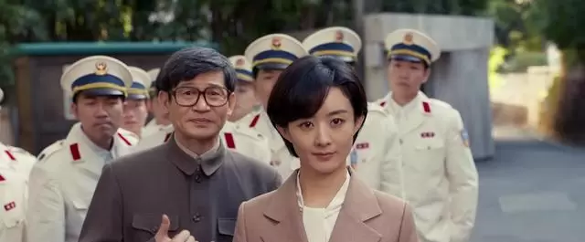 王骁《低智商犯罪》收视破2，杨洋《雨霖铃》横店杀青，张嘉益《主角》西安拍摄超一年 细节速览